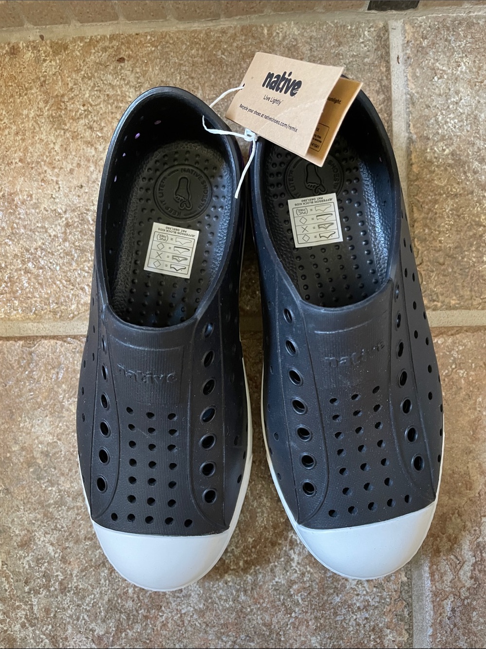 Native Kids Jefferson Jiffy Black/Shell White/ Starfish Lightening Loafers. NWT